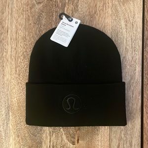 Black lululemon warm revelation beanie size S/M